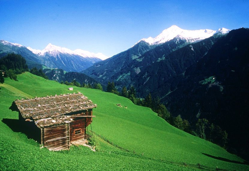 Barn-above-Tux-valley